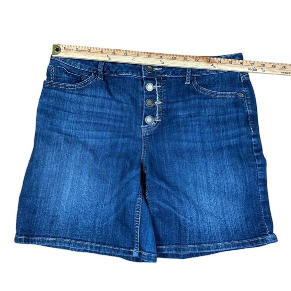 Simply Vera Vera Wang Denim Shorts with Button Fly Closure Perfect for Summer - Picture 4 of 8